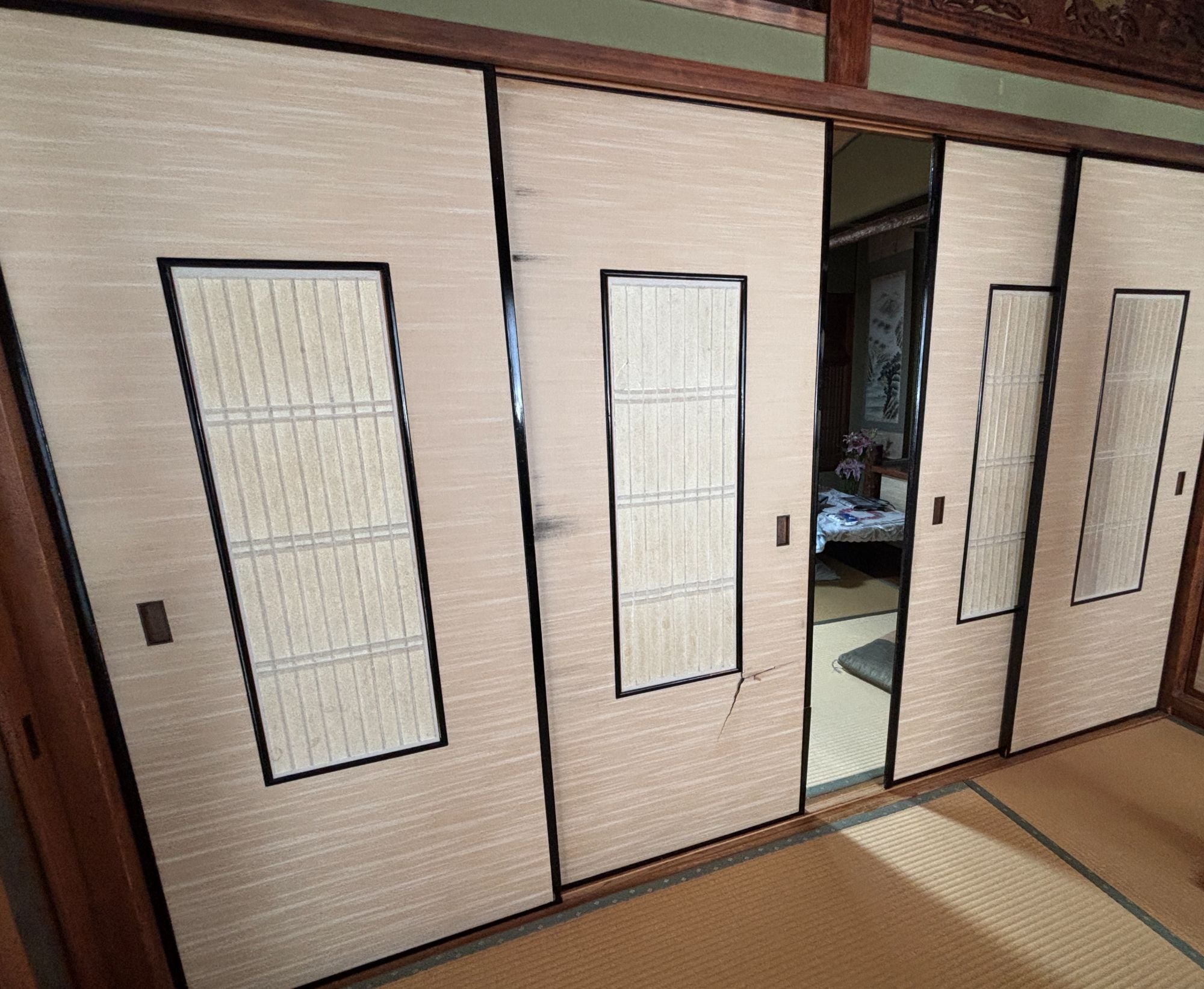 東大阪市若江南町の引き違い4枚組・施工前・和室全体像