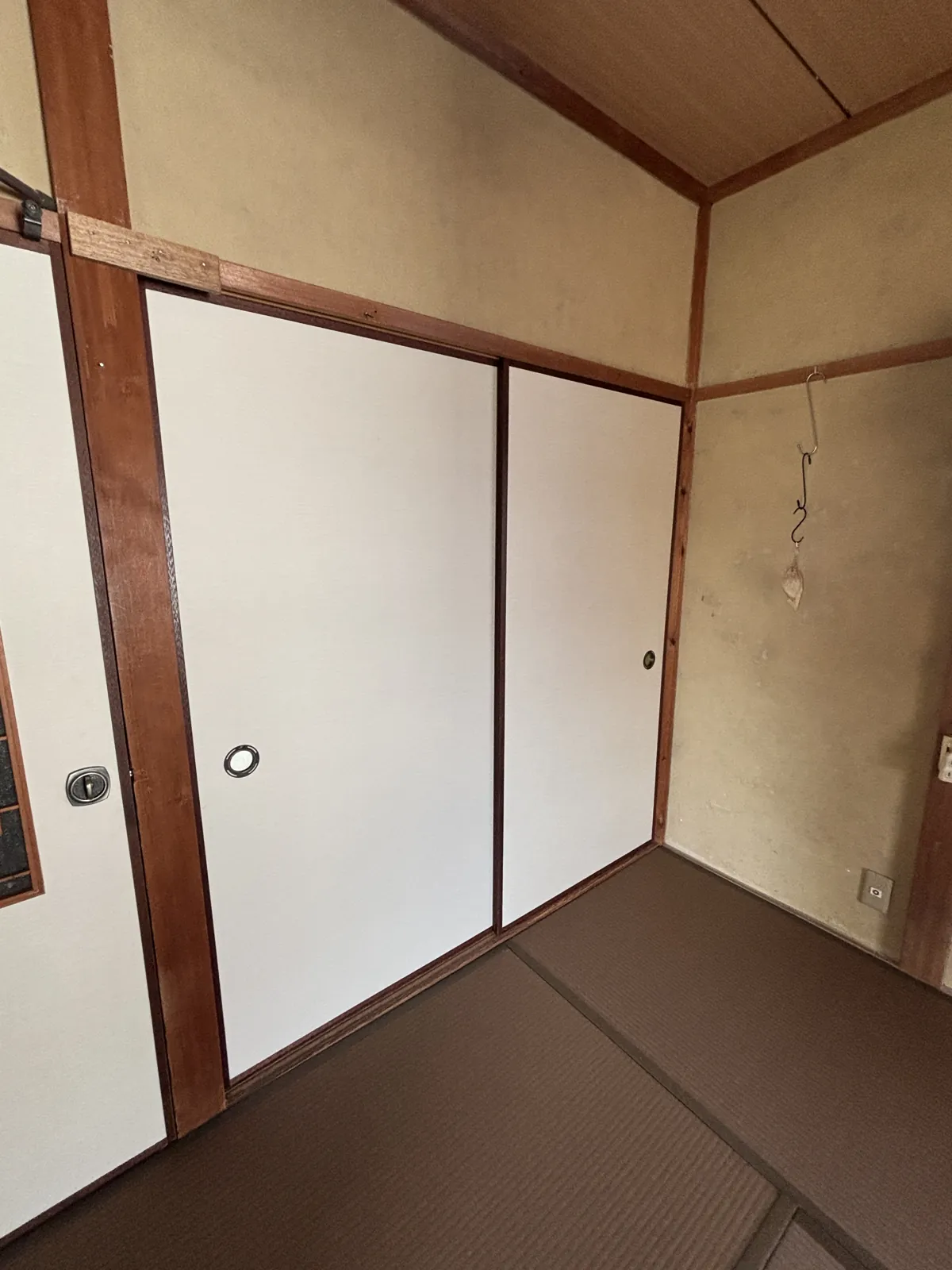 畳・襖・障子の張替え施工事例（施工後・白く一新した襖）