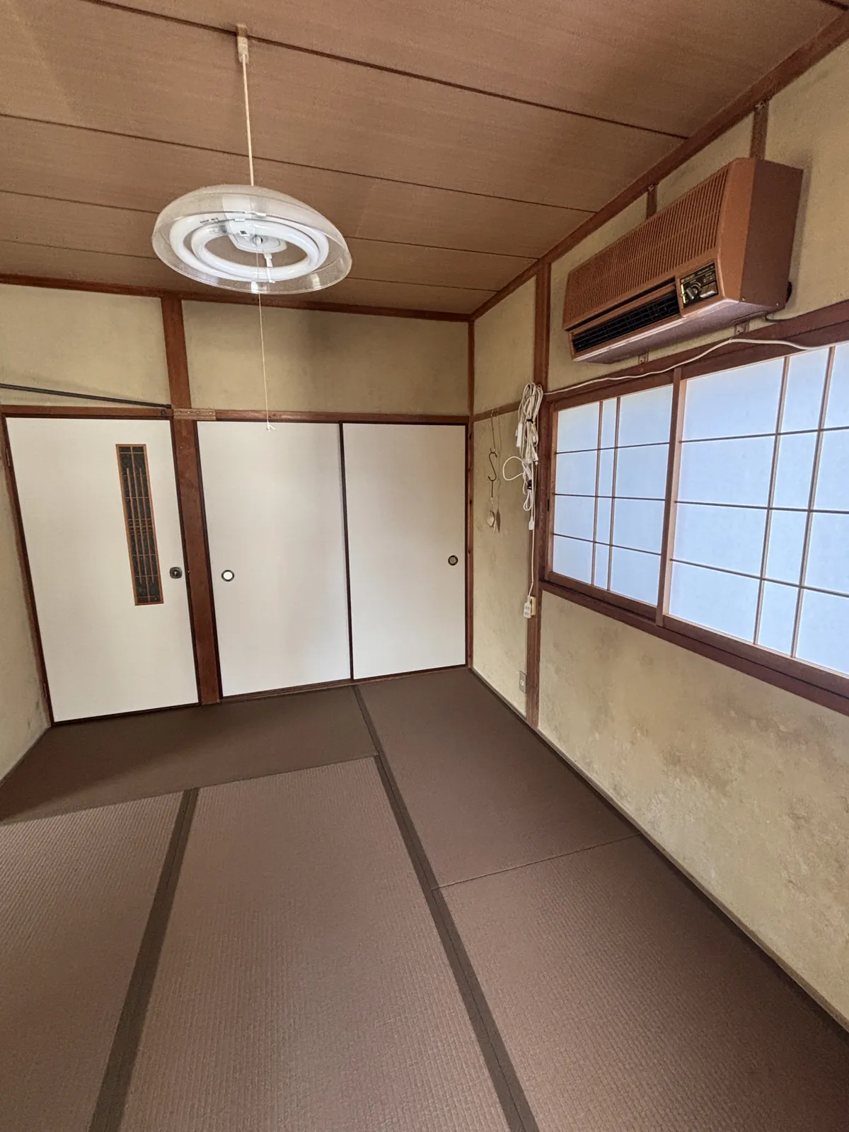 畳・襖・障子の張替え施工事例(施工後・落ち着いた色合いの新しい畳)